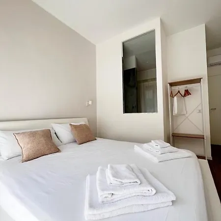 Πανσιόν Finella Charming 4*